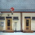 Vergrößern: Türen, Fenster und viele weitere Details des Bahnhofs